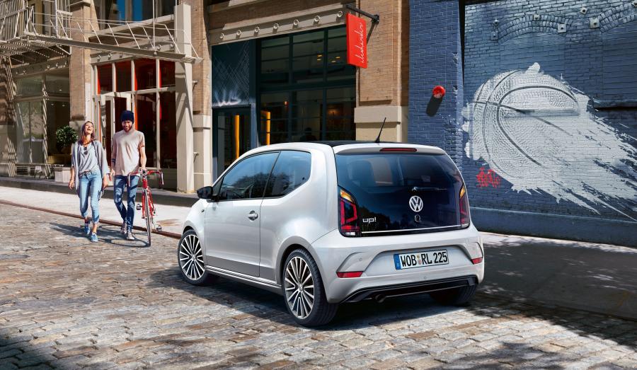  Volkswagen up! R-Line 2018 года  (WW) (фото 2 из 10)